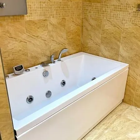 Ewen Shiraz Prime Apartment